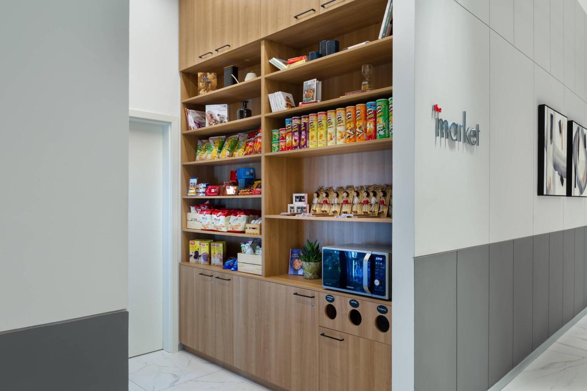 Courtyard By Marriott Floreasca 酒店