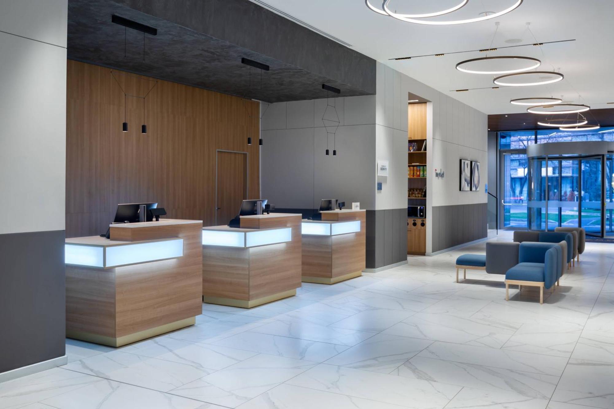 Courtyard By Marriott Floreasca 酒店
